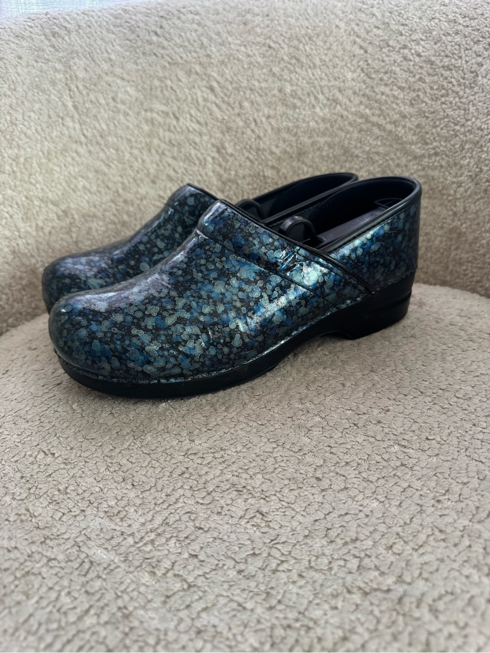 Dansko Professional Blue Paint Splatter Clogs Women’s EU 42 Slip Resistant